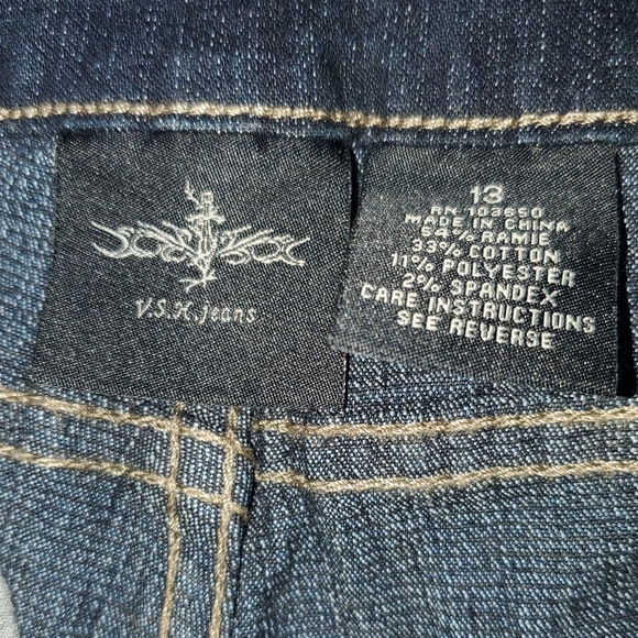 V.S.H. Jeans - Picture 5 of 5